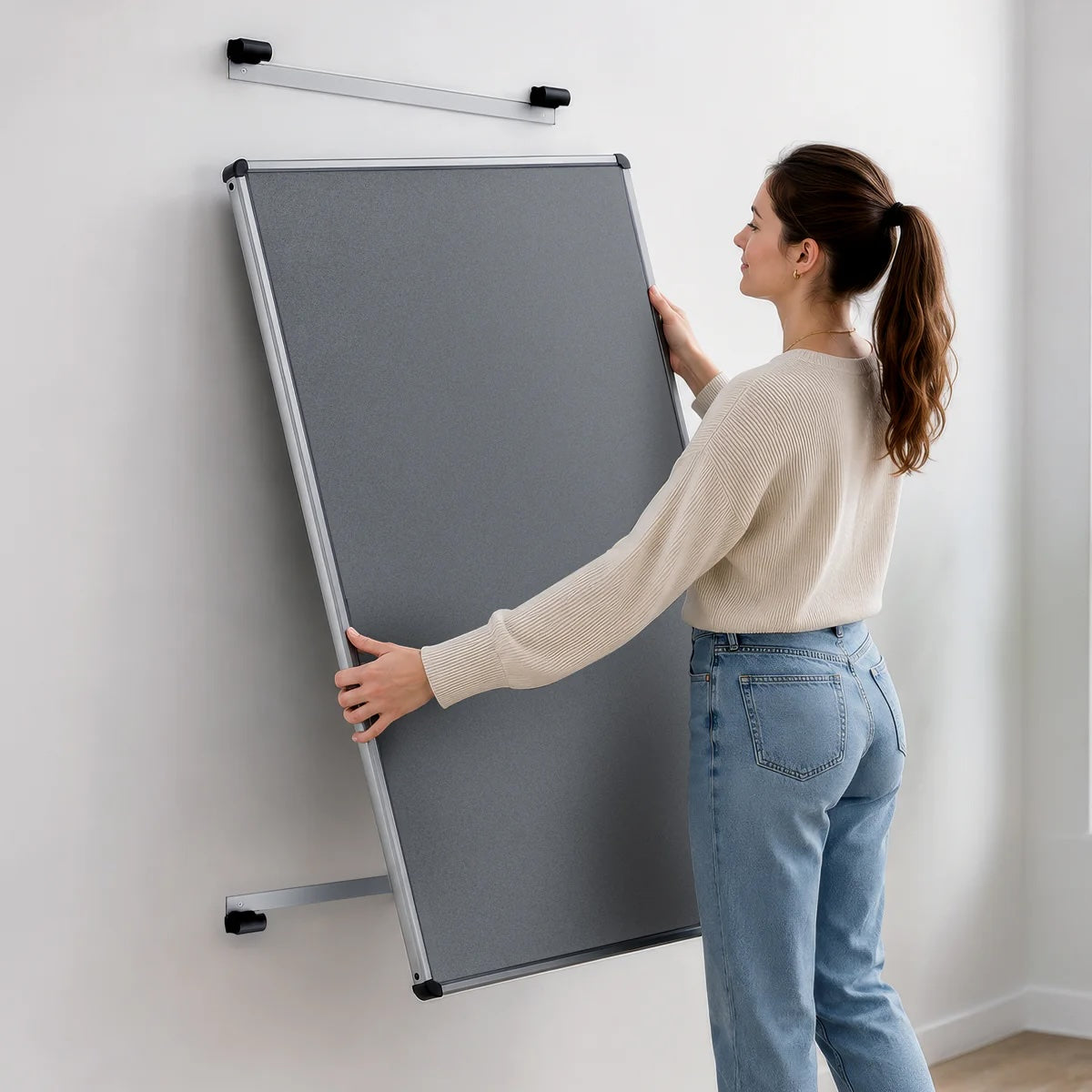 Wall mounting set
